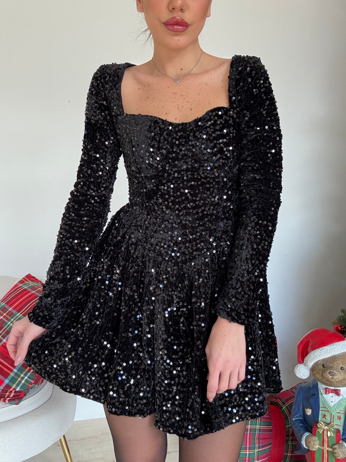 23288-MINI ABITO SCOLLO QUADRATO IN PAILLETTES